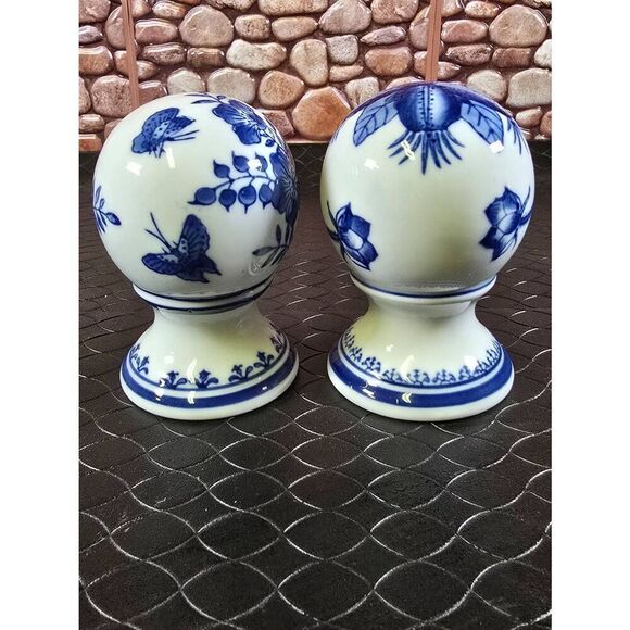 Blue and White Ball on Pedastal 3-Inch Blue & White Chinoiserie Style - Picture 4 of 7